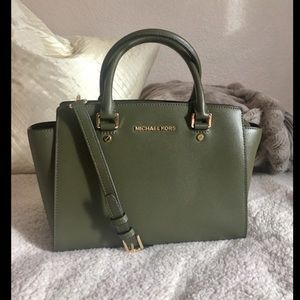 Michael Kors Medium Selma in Olive